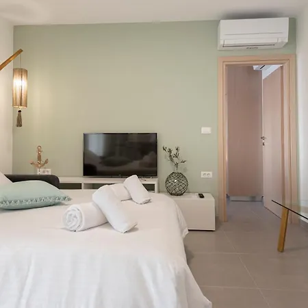 Sea And Luxurious Apartment