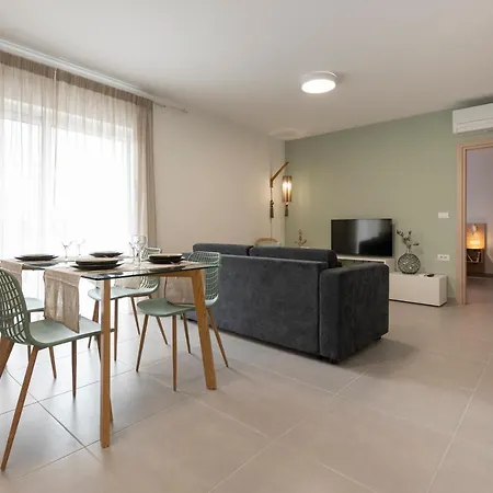 Apartment Sea And Luxurious
